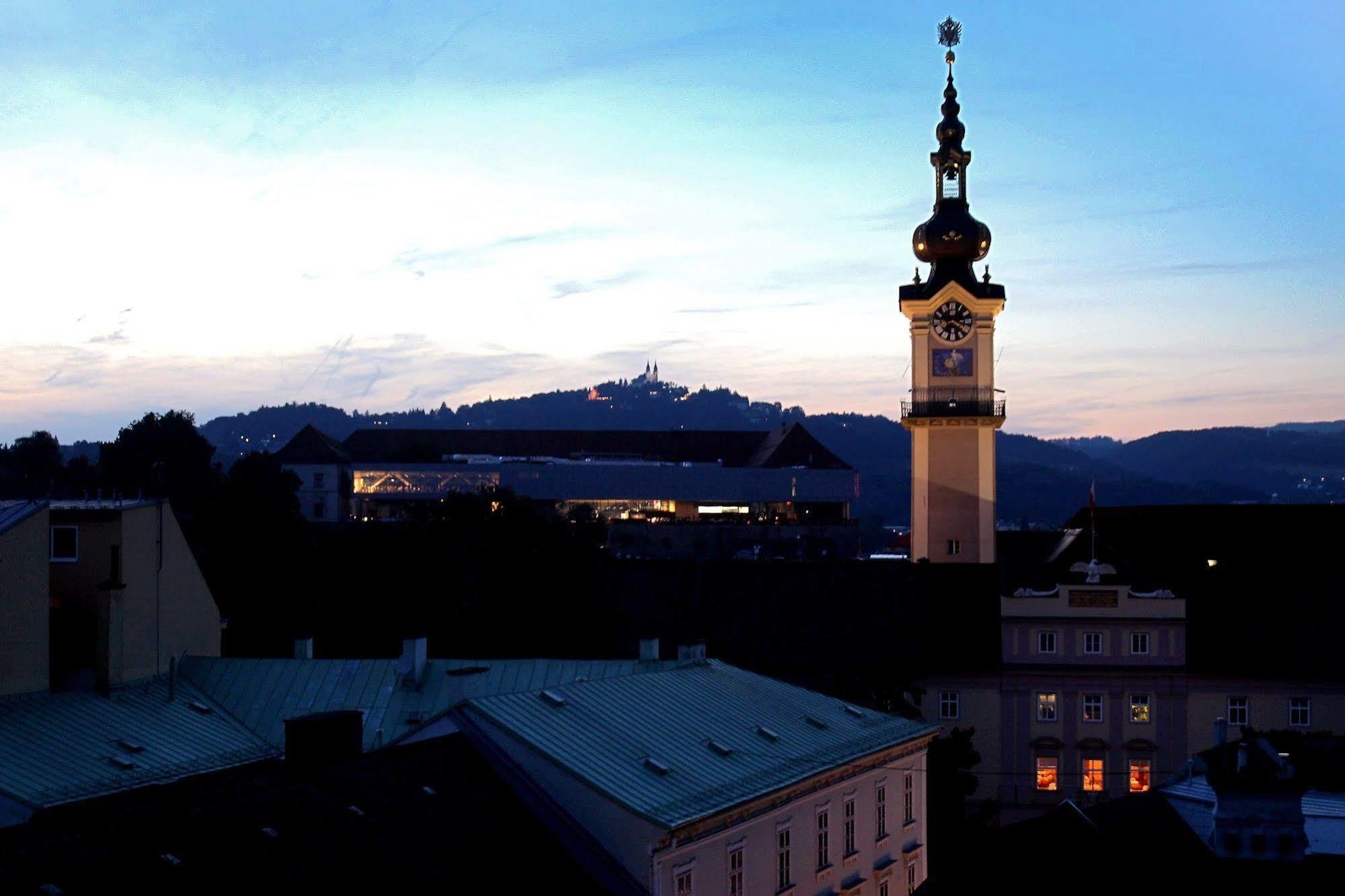 Hotel Schwarzer Baer Linz Exterior photo